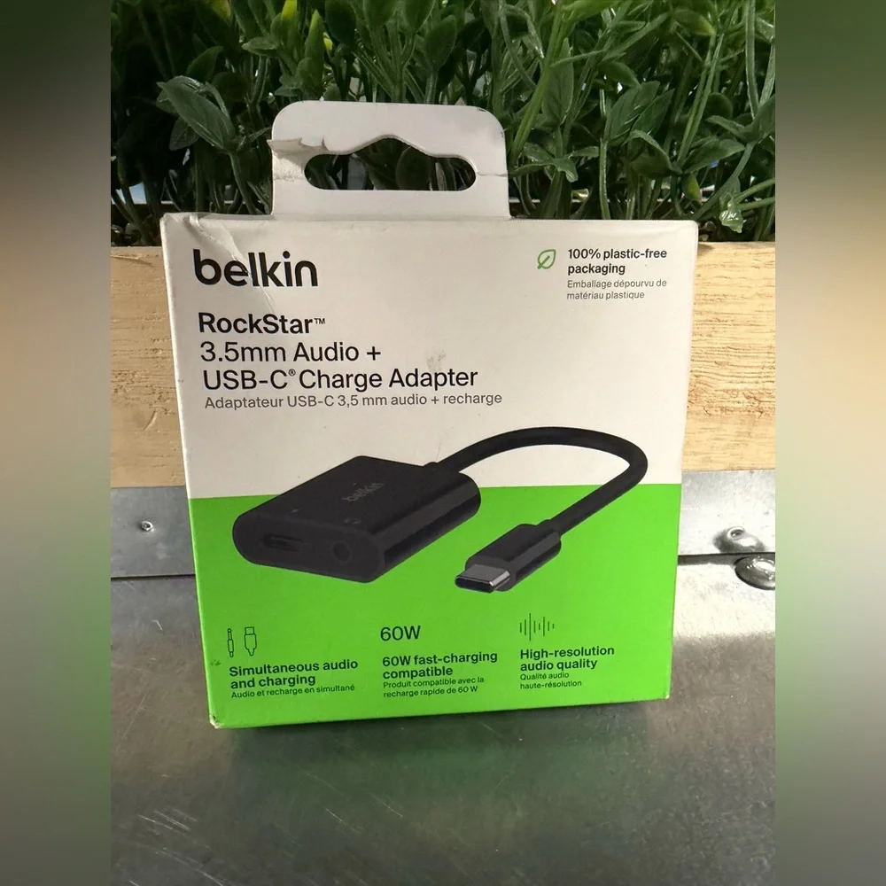 Belkin Rockstar™ 3.5mm Audio with USB-C Charge Adaptor - Black (new)